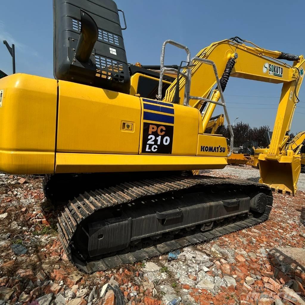 Komatsu 210-8 Paletli ekskavatörler