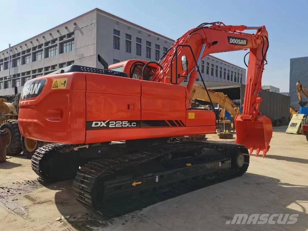 Doosan DX 225 Paletli ekskavatörler