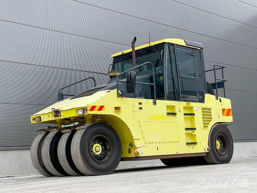 Ammann AP 240 Pnömatik lastikli silindirler