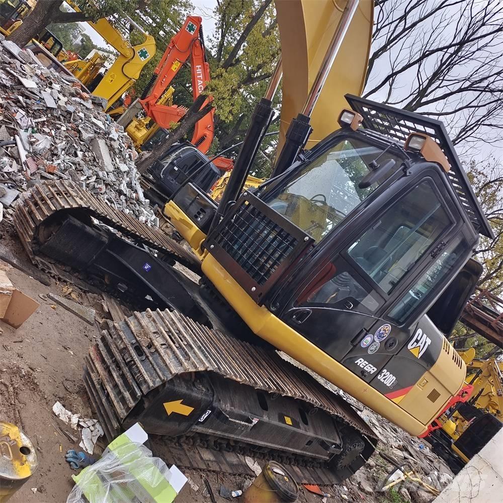 CAT 320 D L Paletli ekskavatörler