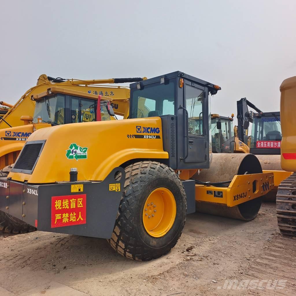 XCMG XS 143 J Tek tamburlu silindirler