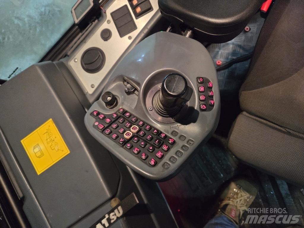 Komatsu 855.1 Tomruk yükleyici traktörler