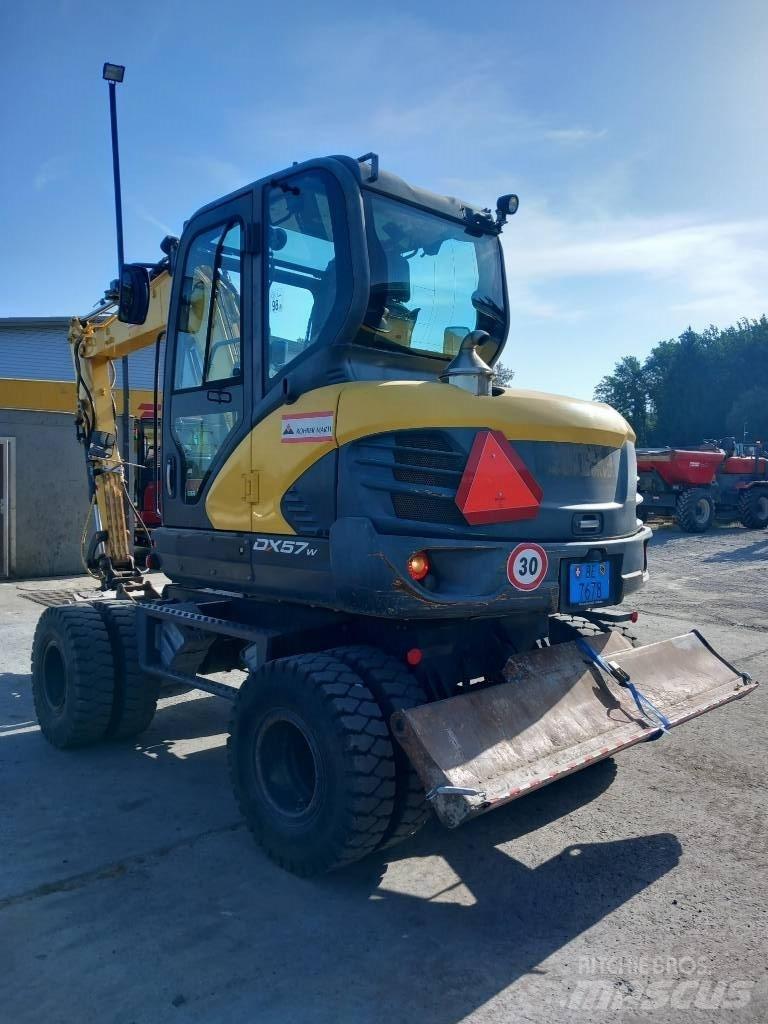 Doosan DX 57 W-5 Lastik tekerli ekskavatörler