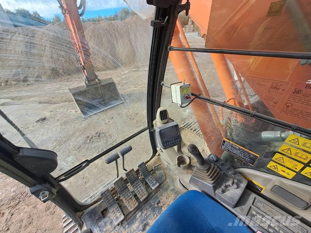 Hitachi ZX225USLC-3 Paletli ekskavatörler