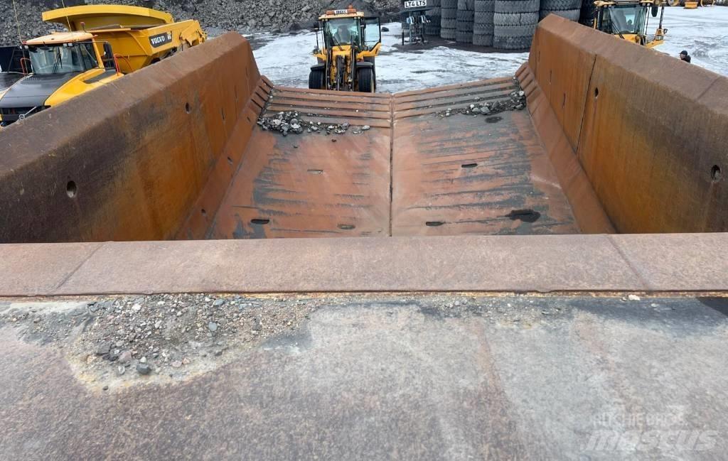 Komatsu 605-7 Yol disi kaya kamyonu