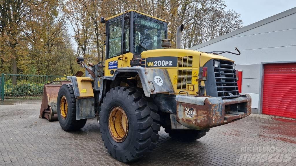 Komatsu WA 200 PZ-6 Tekerlekli yükleyiciler