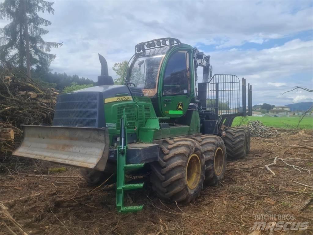 John Deere 1110 G Tomruk yükleyici traktörler