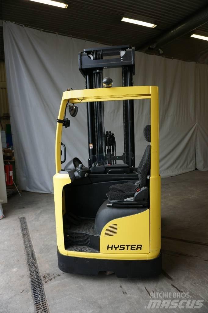 Hyster R1.4 Reach truck - depo içi istif araçları