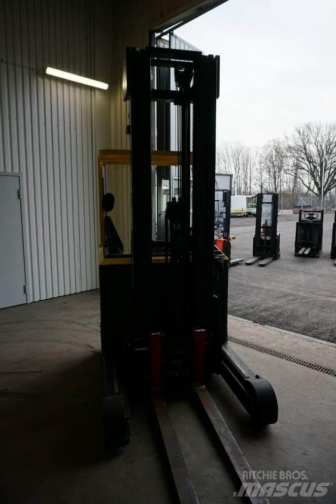Hyster R1.4 Reach truck - depo içi istif araçları