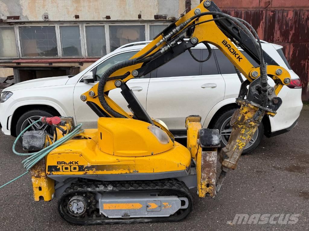 Brokk 100 Yıkım ekskavatörleri