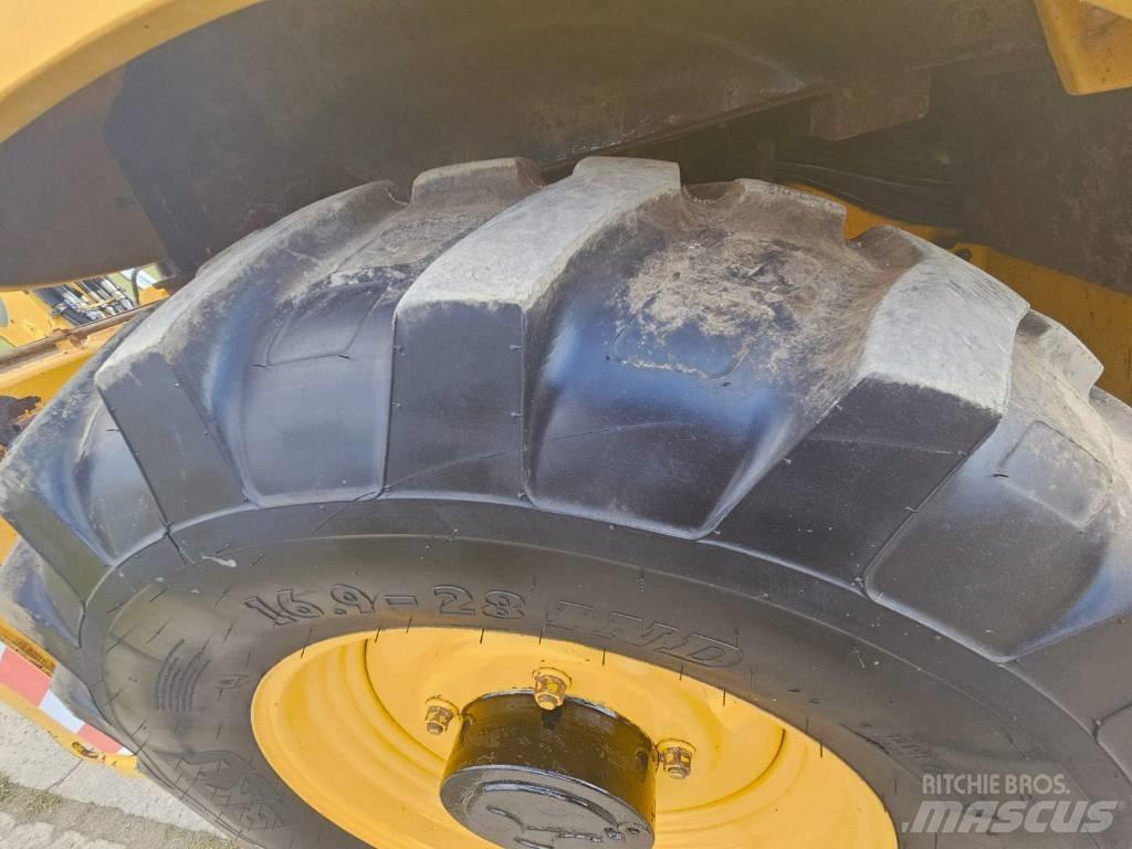 Komatsu WB 93 S-5 Kazıcı yükleyiciler - beko loder