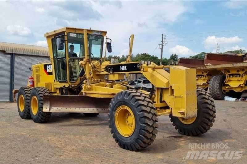 CAT  140K Greyderler
