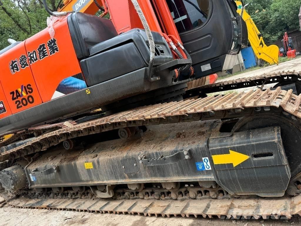 Hitachi ZX 200 Paletli ekskavatörler