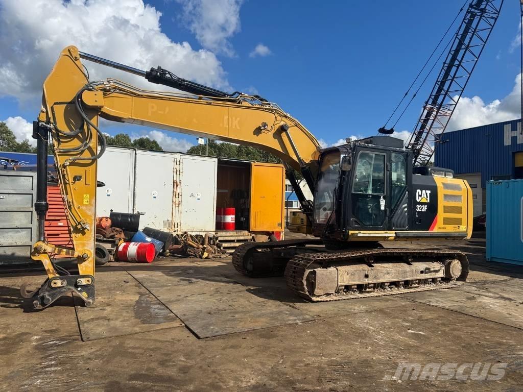 CAT 323 F L Paletli ekskavatörler