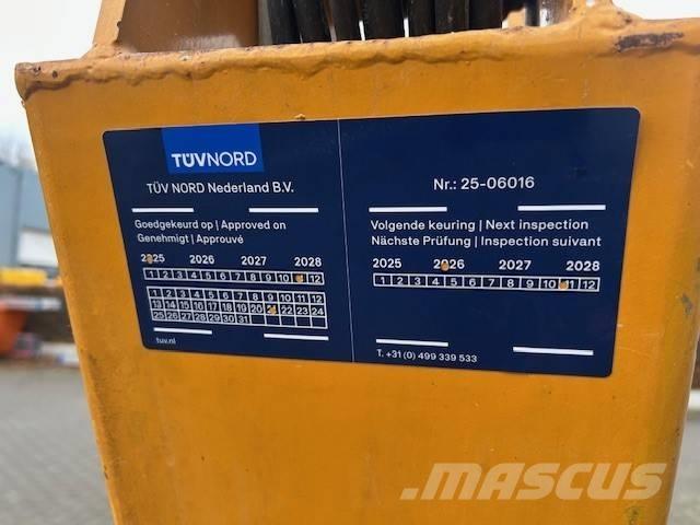 UpRight AB38N Körüklü personel platformları