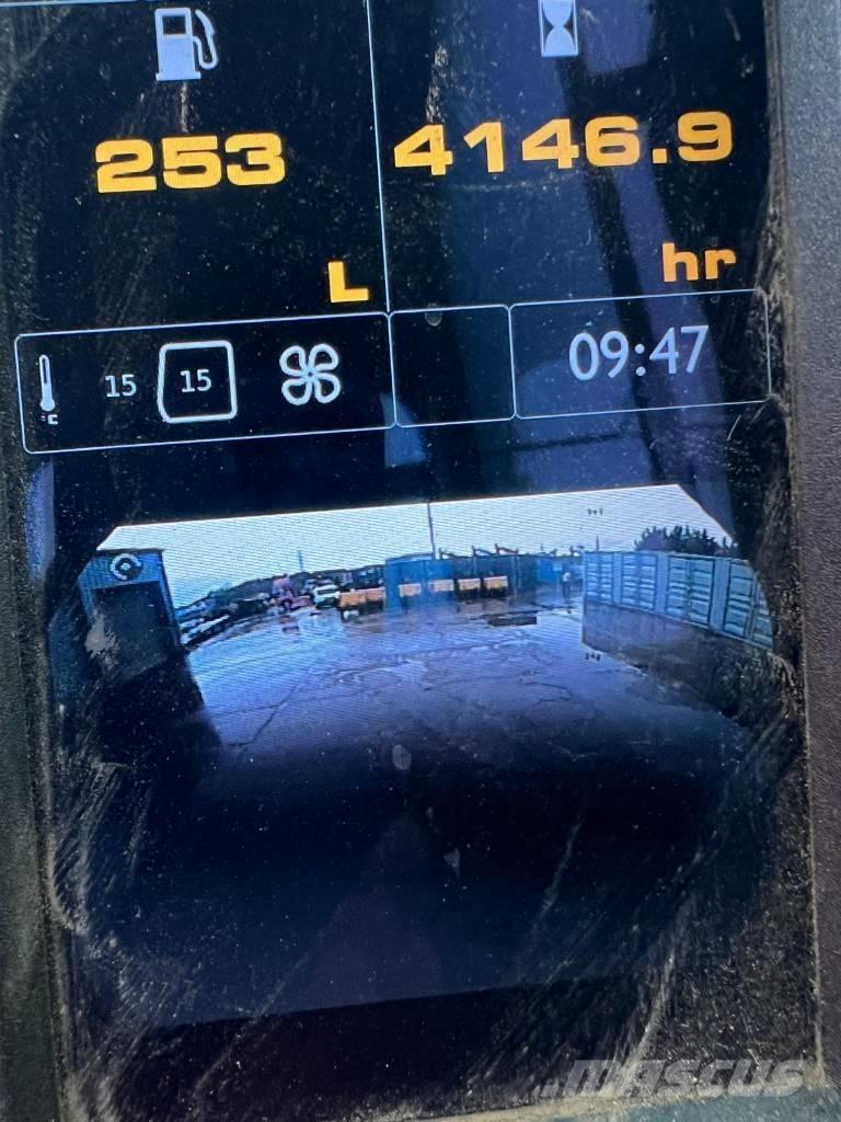 JCB JS 130 Paletli ekskavatörler