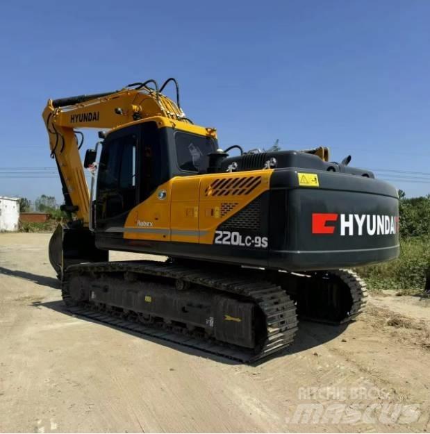 Hyundai R220-9S Paletli ekskavatörler