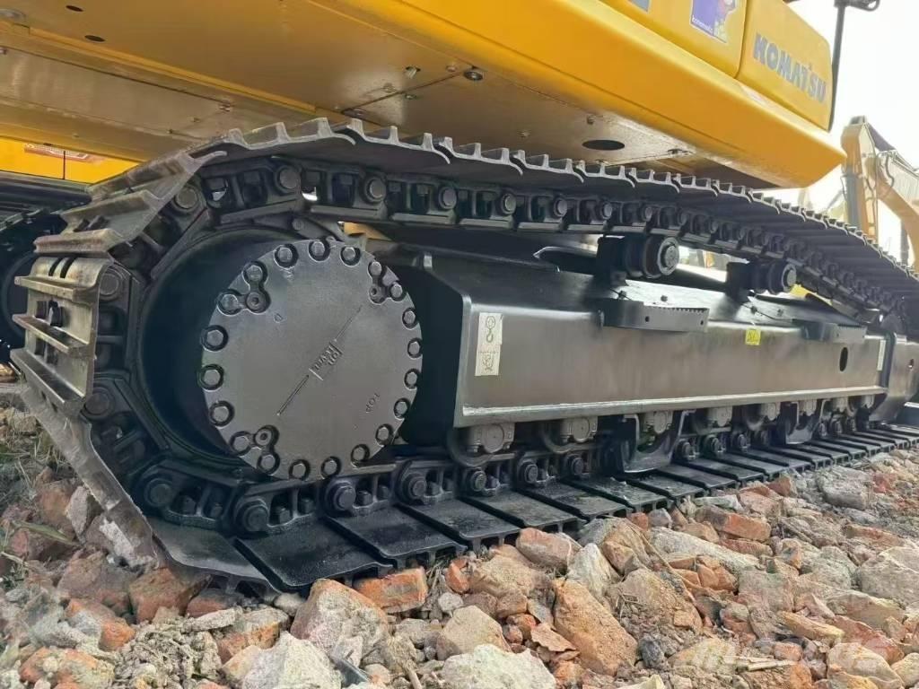 Komatsu 220-8 Paletli ekskavatörler