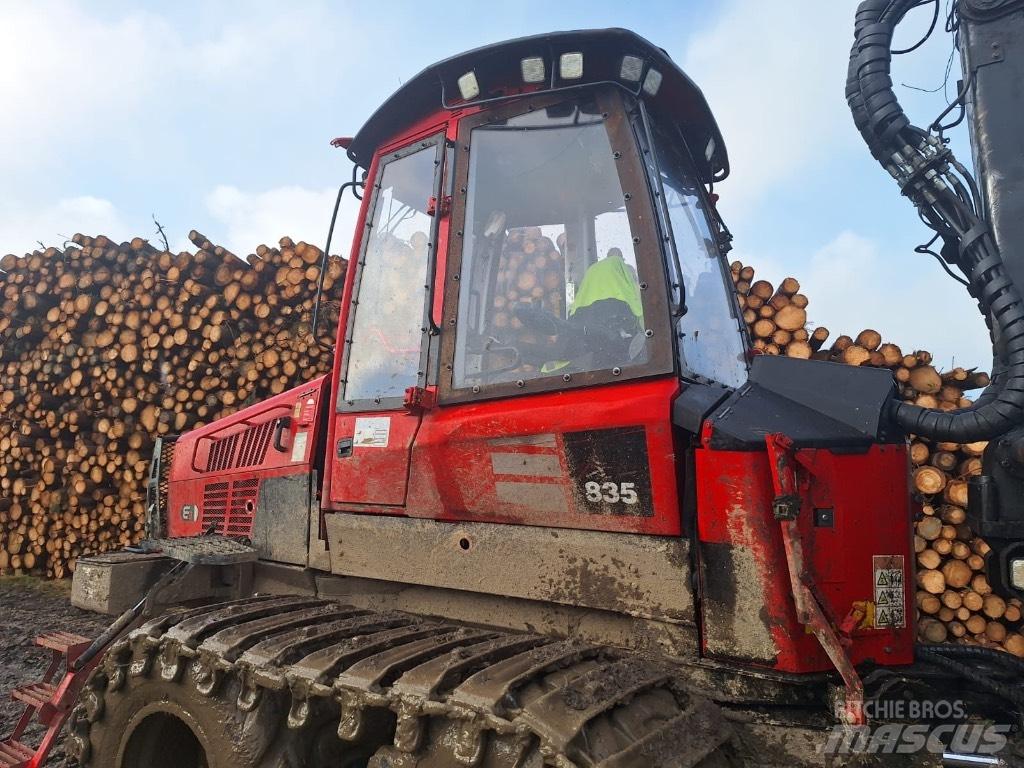 Komatsu 835 Tomruk yükleyici traktörler