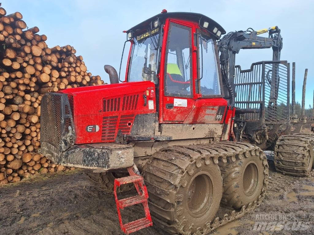 Komatsu 835 Tomruk yükleyici traktörler