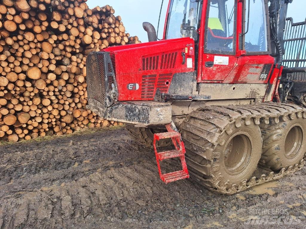 Komatsu 835 Tomruk yükleyici traktörler
