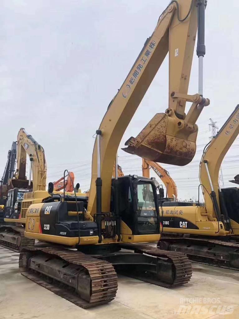 CAT 323 Paletli ekskavatörler