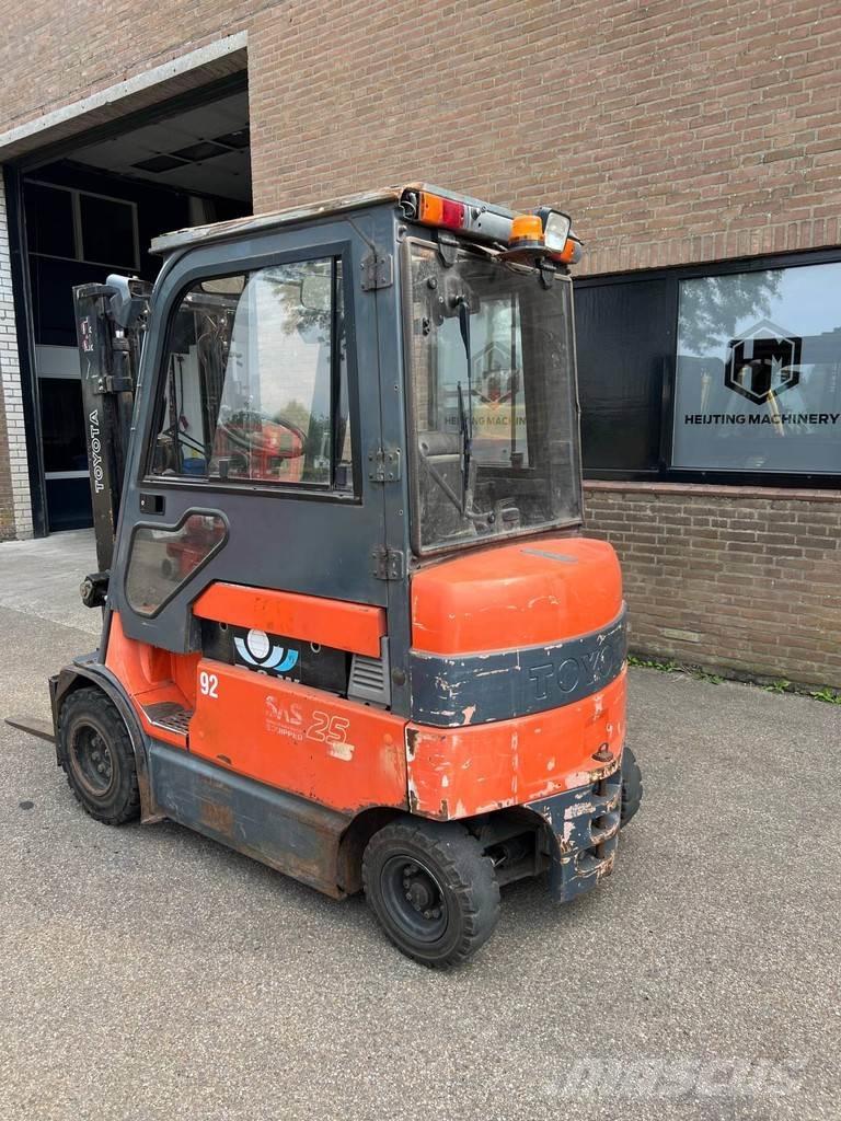 Toyota 7FBMF25 Elektrikli forkliftler
