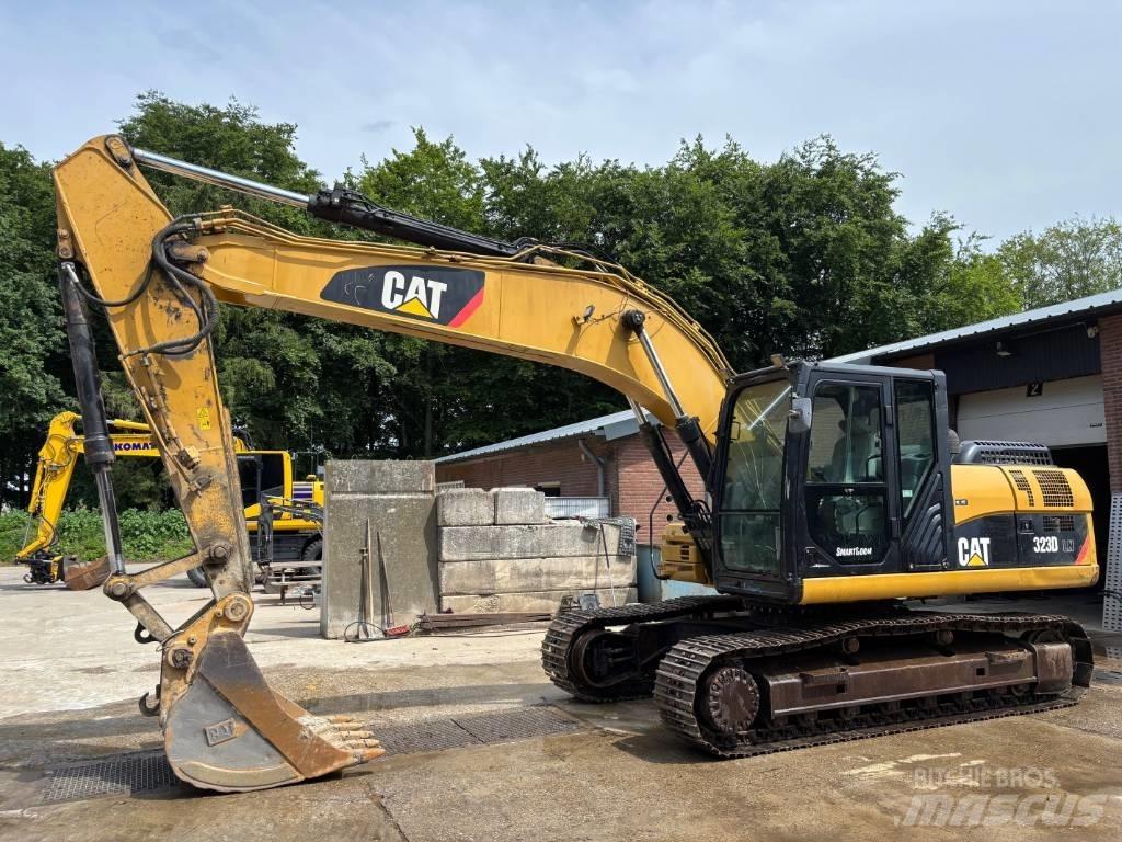CAT 323 D LN Paletli ekskavatörler