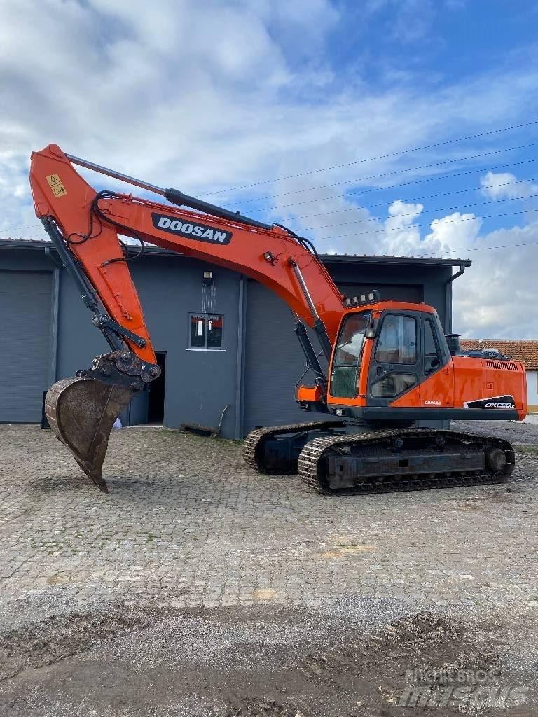 Doosan DX 220 NLC Paletli ekskavatörler