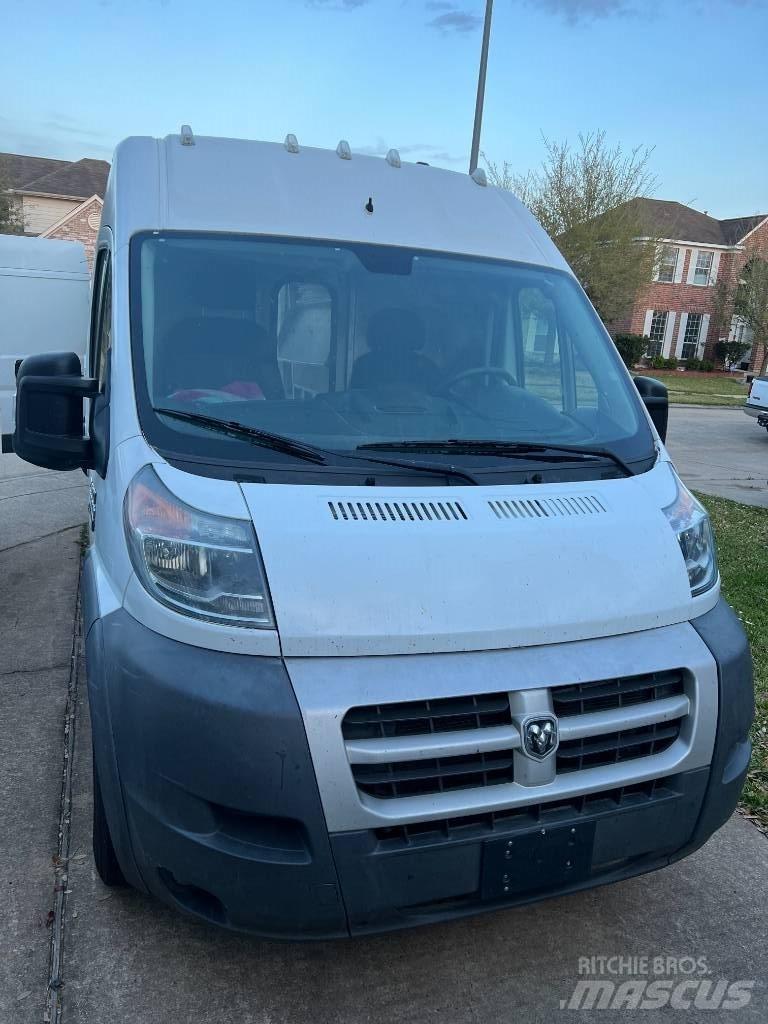 Dodge promaster Kapali kasa kamyonlar
