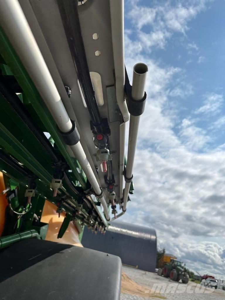 Amazone UX 4200 Çekilir pülverizatörler