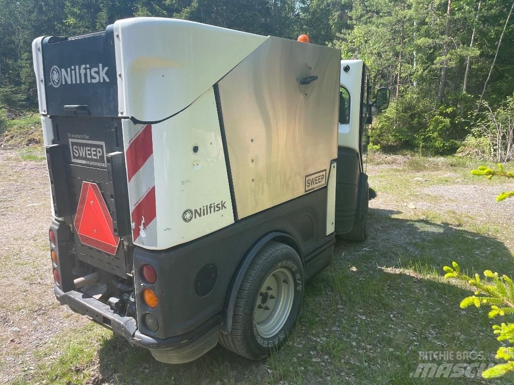 Nilfisk CR3500 Cadde süpürücüler
