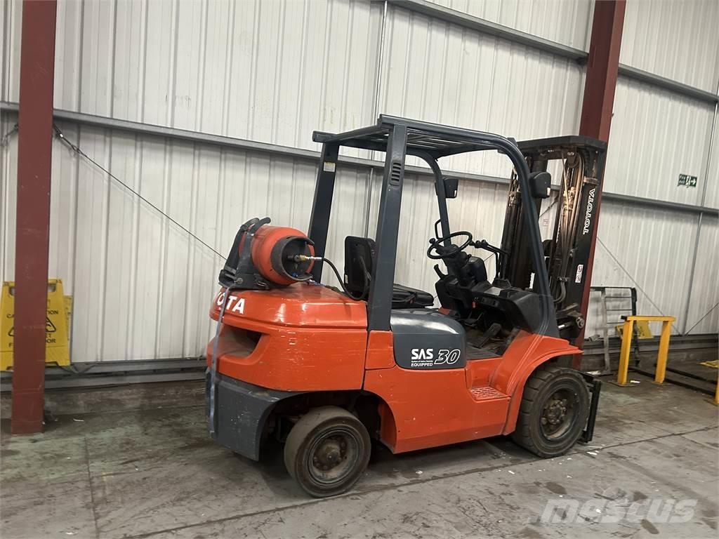 Toyota 7FGF30 LPG'li forkliftler