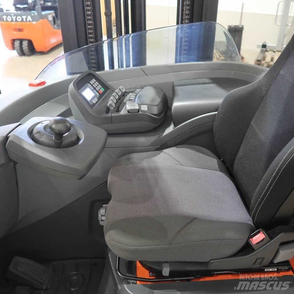 Toyota RRE160H Reach truck - depo içi istif araçları