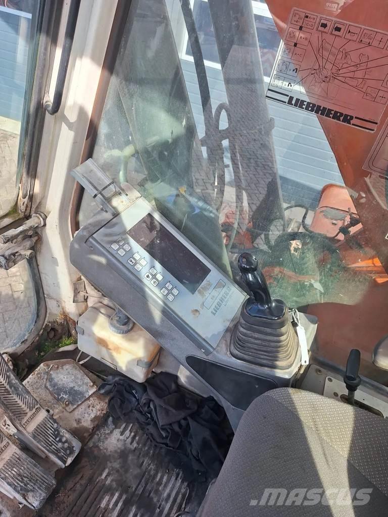 Liebherr R932 Paletli ekskavatörler