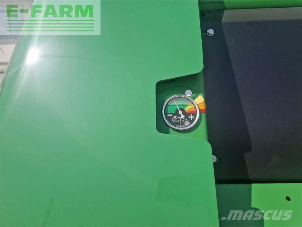 John Deere V451M Küp balya makinalari
