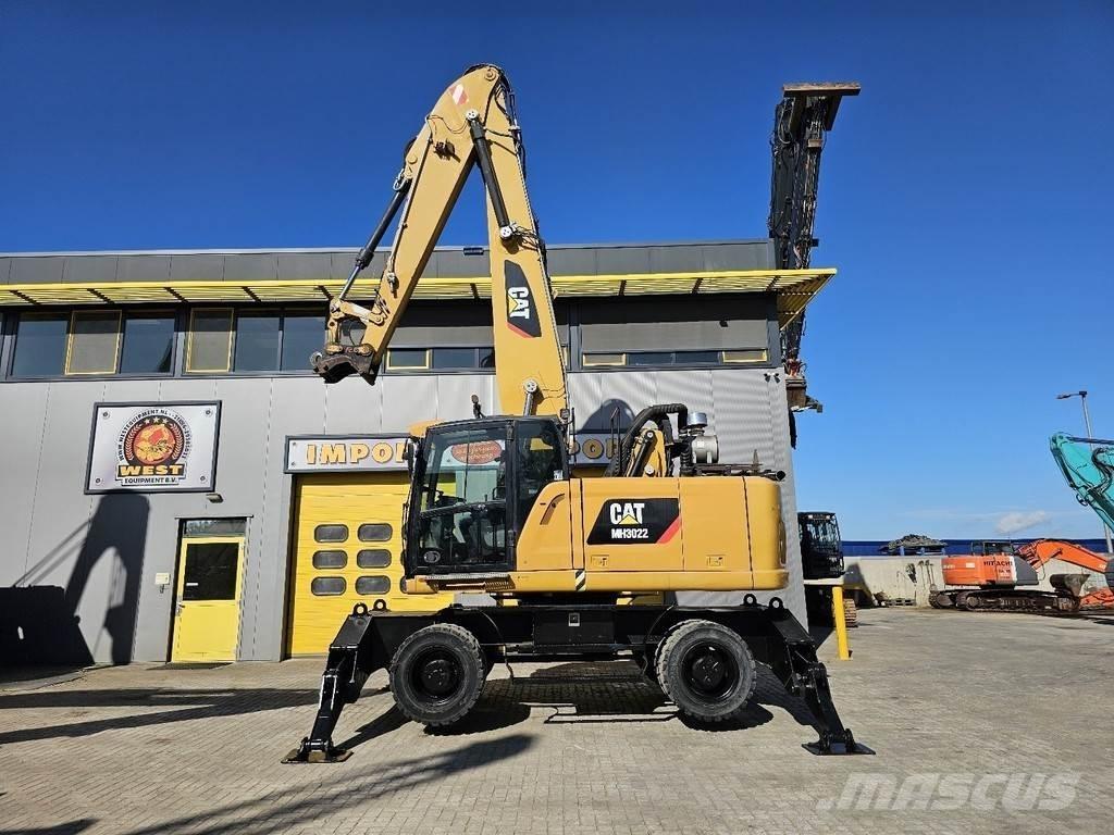 CAT MH 3022 Lastik tekerli ekskavatörler