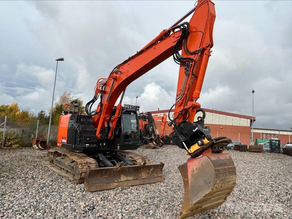 Hitachi ZX225USBL-6 Paletli ekskavatörler