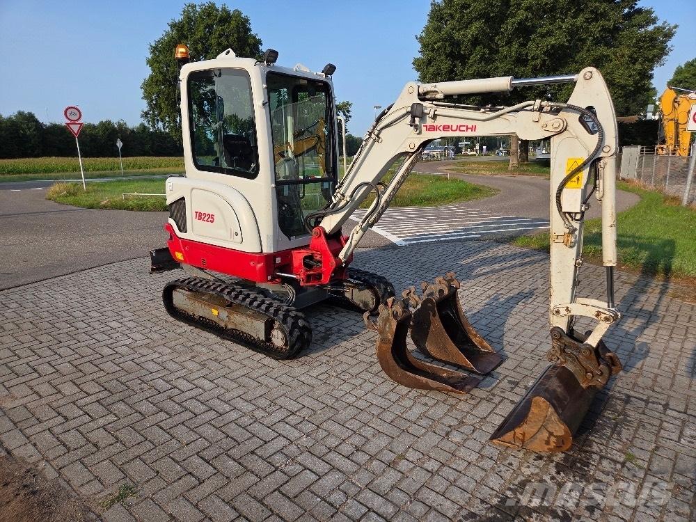 Takeuchi TB225 Mini ekskavatörler, 7 tona dek