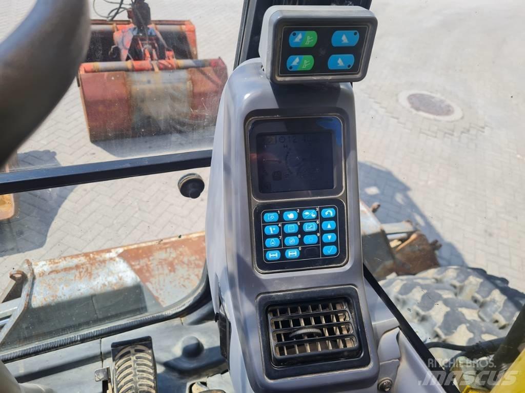 Komatsu PW 140-7 Lastik tekerli ekskavatörler