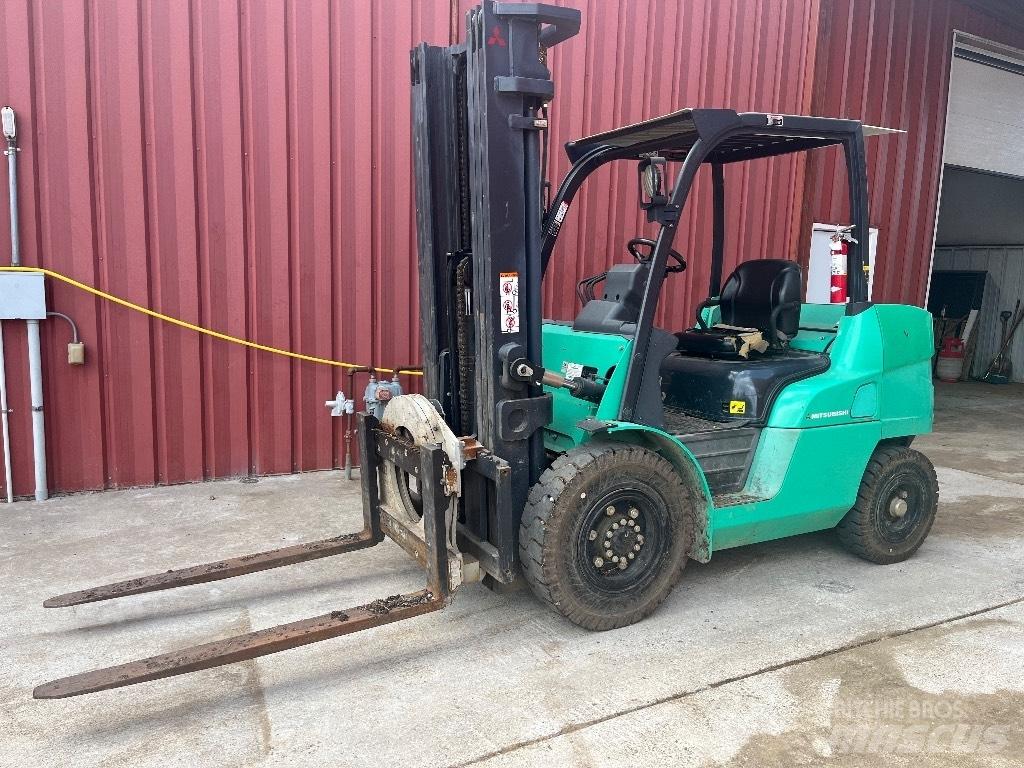 Mitsubishi FD40N1 Arazi tipi forklift