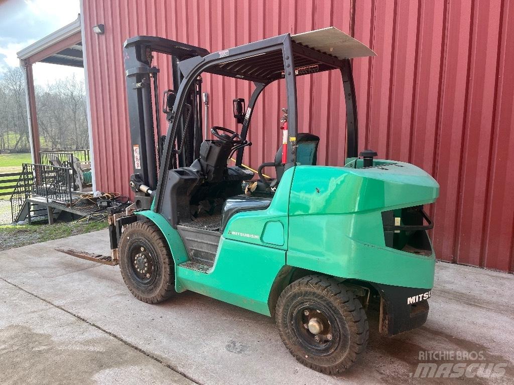 Mitsubishi FD40N1 Arazi tipi forklift
