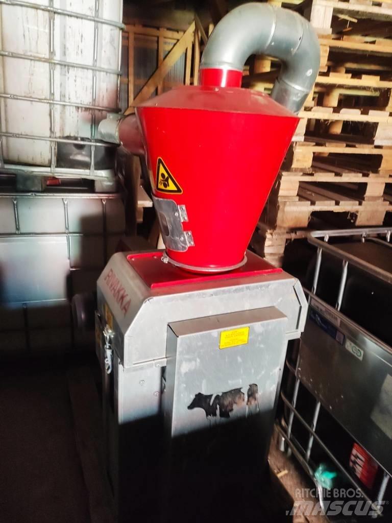 Rivakka 4 kw Hayvan besleyiciler