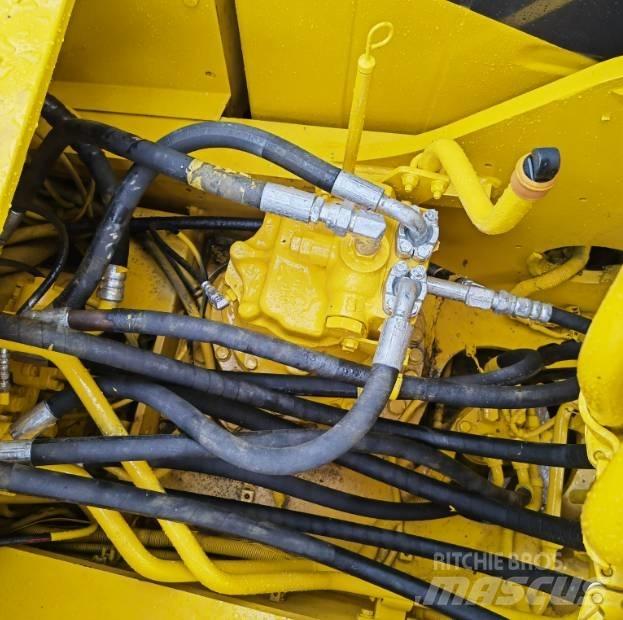 Komatsu PC220-8 Paletli ekskavatörler