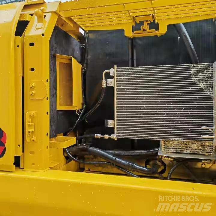 Komatsu PC220-8 Paletli ekskavatörler