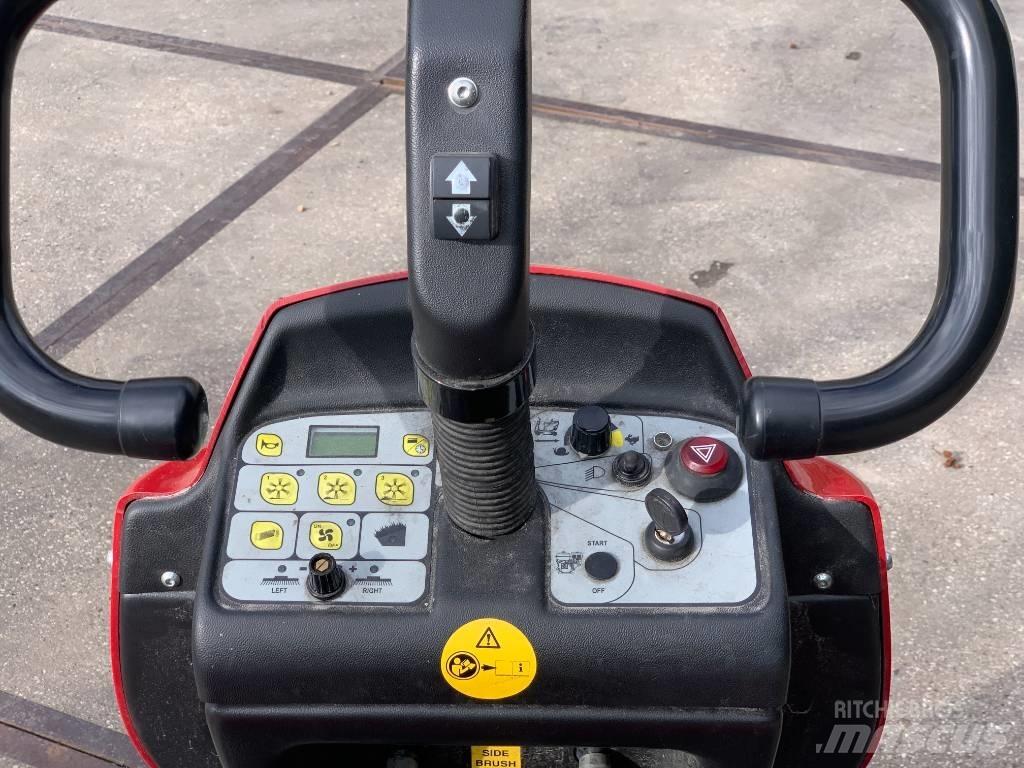 Sweep 1050E Cadde süpürücüler
