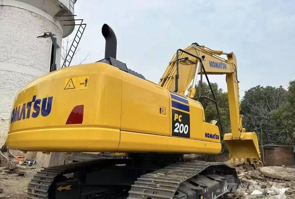 Komatsu PC 200-8 Paletli ekskavatörler