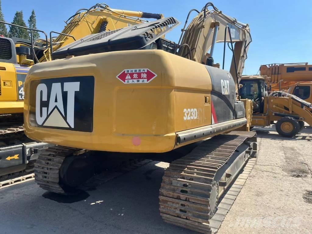 CAT 323 D L Paletli ekskavatörler
