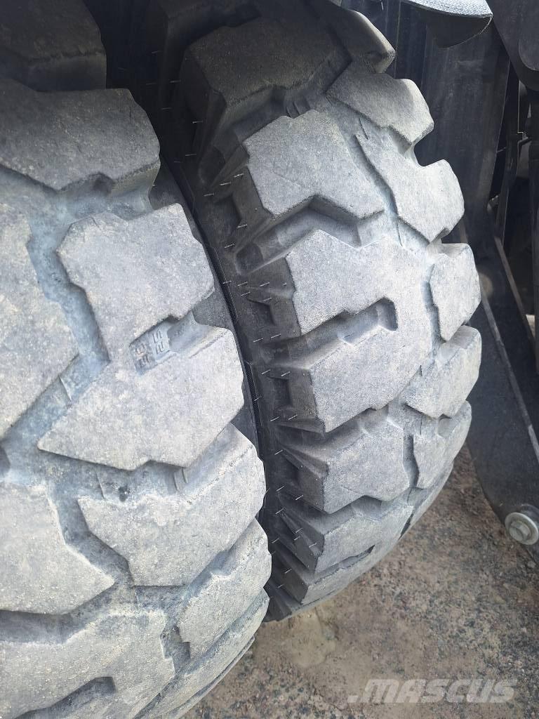 CAT M 318 Lastik tekerli ekskavatörler