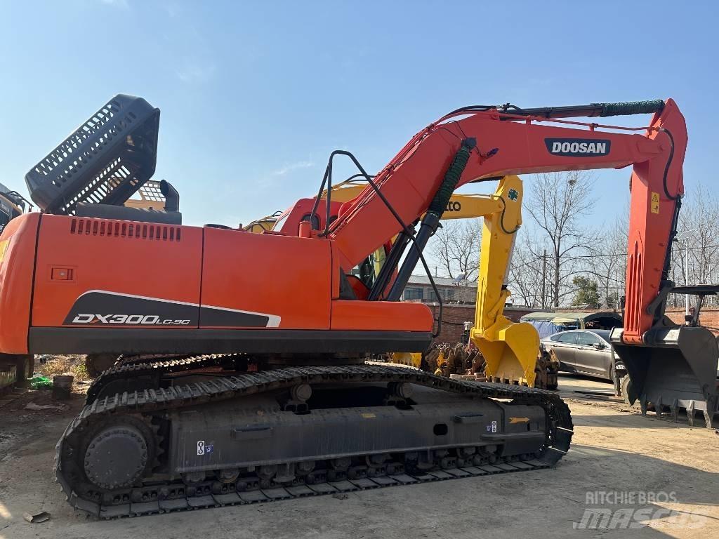 Doosan DX 300 Paletli ekskavatörler